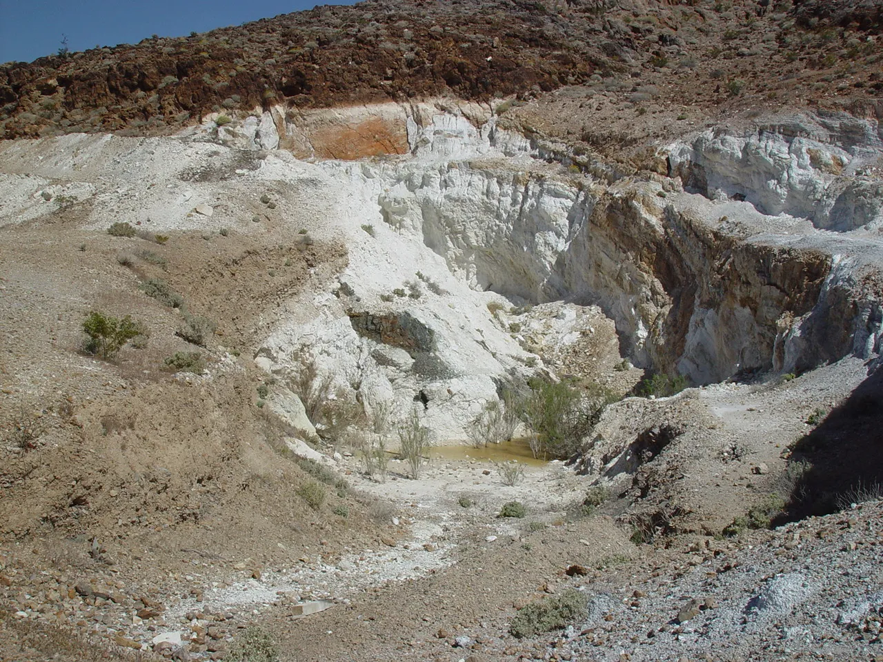 Green, brown and white rocks in the Alexander Hills (2008)