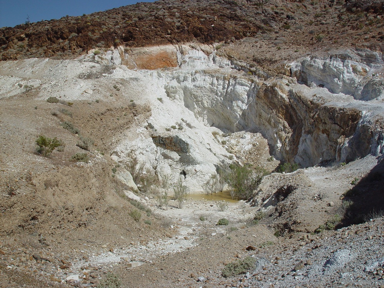 Green, brown and white rocks in the Alexander Hills (2008)